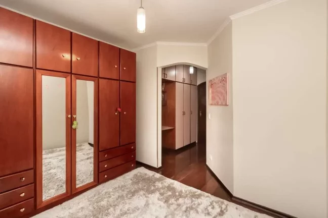 Imagem Excelente Casa à venda com 3 suítes, 4 vagas de garagem, salão de festas e área gourmet por R$1460.000-Jd Marisa-SP