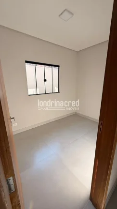 Imagem Casa geminada nova na Zona Norte de Londrina com 3 dormitórios (1 suíte), sala aconchegante, cozinha funcional e excelente localização próxima a comércios