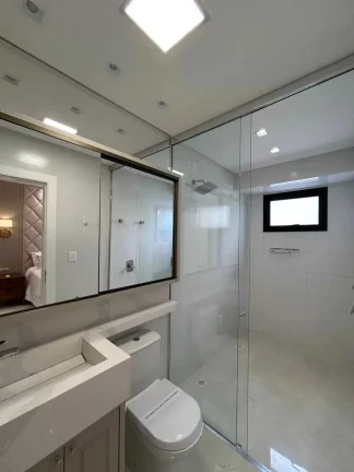 Imagem Apartamento finamente mobiliado com 4 suítes e 4 vagas de garagem em Meia Praia - Itapema/SC