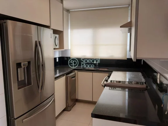 Imagem Excelente apartamento, com 240m² bem distribuídos, amplo living com varanda em L, lareira e uma vi...