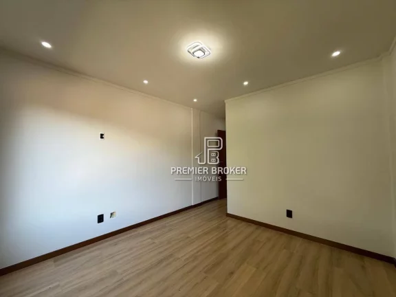 Imagem Casa com 3 dormitórios à venda, 150 m² por R$ 850.000,00 - Albuquerque - Teresópolis/RJ