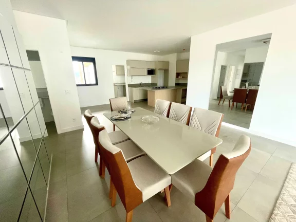 Imagem Apartamento com 3 Suítes sendo 1 master e 2 vagas de garagem no Centro – Balneário Camboriú/SC