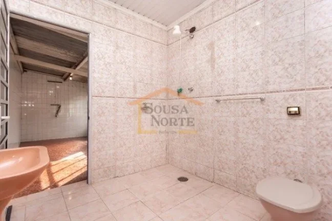 Imagem Sobrado 3 dormitórios, 2 banheiros, possui sala ampla e bem iluminada, cozinha funcional com espaç...