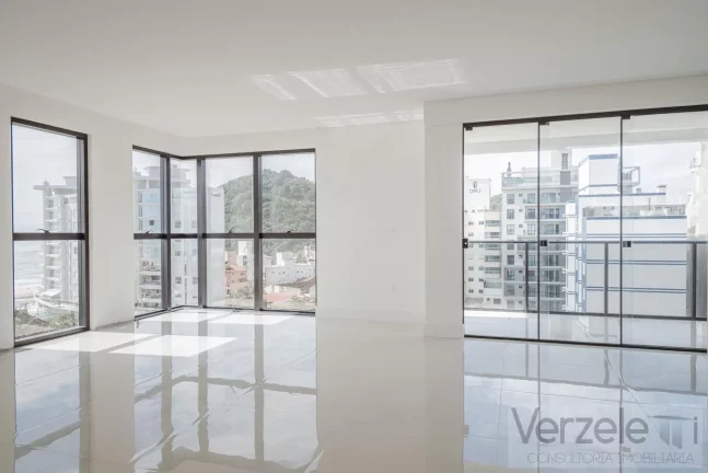 Imagem Apartamento 4 ou + dormitórios para Venda em Itajaí / SC no bairro Praia Brava