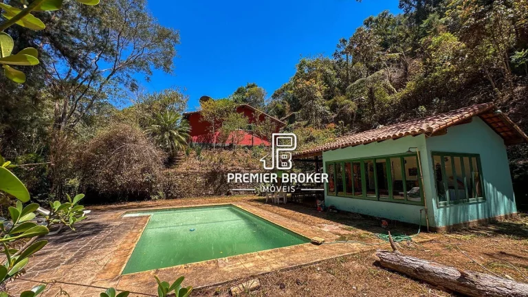 Imagem Casa com 4 dormitórios à venda, 230 m² por R$ 690.000,00 - Zona Rural - Teresópolis/RJ