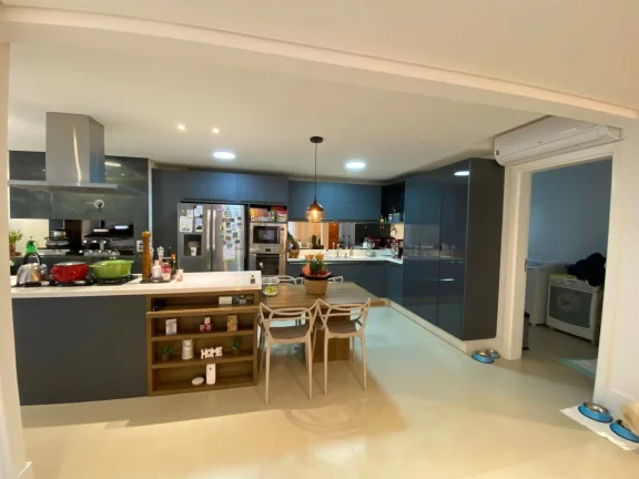 Imagem CASA PARA LOCAÇÃO DE TEMPORADA EM JURERÊ INTERNACIONAL, FLORIANÓPOLIS