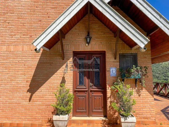 Imagem Casa à venda em Campos do Jordão - Com 05 suítes e vista deslumbrante