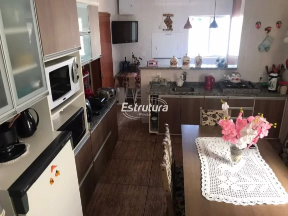 Imagem Sobrado com localização central e pátio amplo