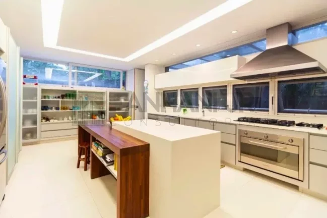 Imagem Casa magnifica à venda no Jardim Europa, São Paulo-SP: 5 quartos, 5 suítes, 6 salas, 10 banheiros, 12 vagas, 1.460m²!