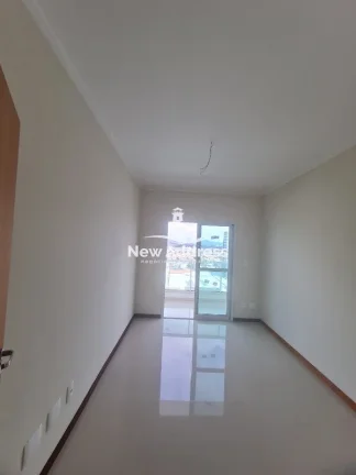 Imagem Apartamento na Praia da Costa com 120m², 3 quartos (1 suíte), 3 vagas, varandas e lazer completo. Andar alto, perto do Shopping Praia da Costa!