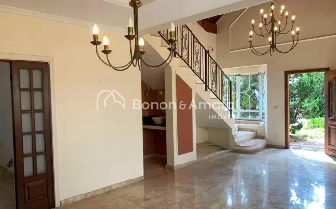 Imagem Linda e espaçosa casa no Alphaville Campinas, com área construída de 330 m². A residência possu...