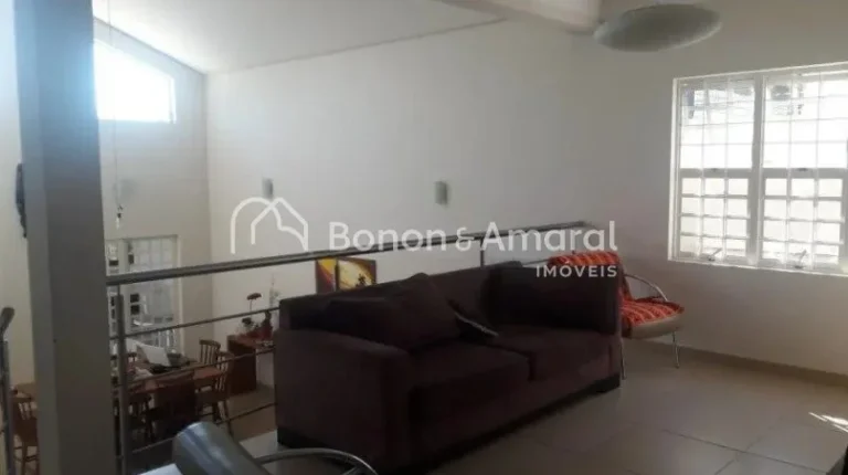 Imagem Uma excelente oportunidade de compra no Parque das Universidades! Este belo sobrado oferece amplo es...