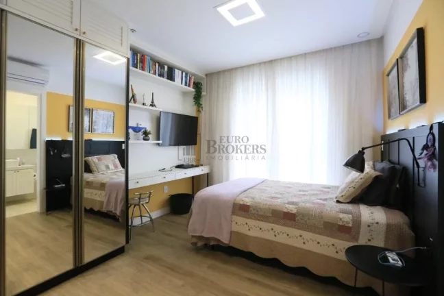Imagem Apartamento com 4 suítes à venda de frente a roda Gigante em Balneário Camboriú