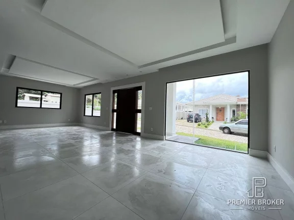 Imagem Casa com 3 dormitórios à venda, 178 m² por R$ 1.300.000,00 - Albuquerque - Teresópolis/RJ