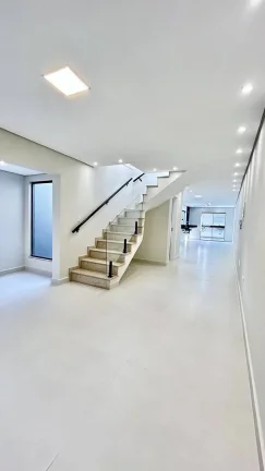 Imagem Sobrado de 155 m² 3 Dormitórios sendo 3 Suítes e 2 Vagas de Garagens