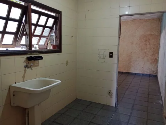 Imagem Casa com 4 dormitórios à venda, 195 m² por R$ 450.000,00 - Vila Ercília - Itaquaquecetuba/SP