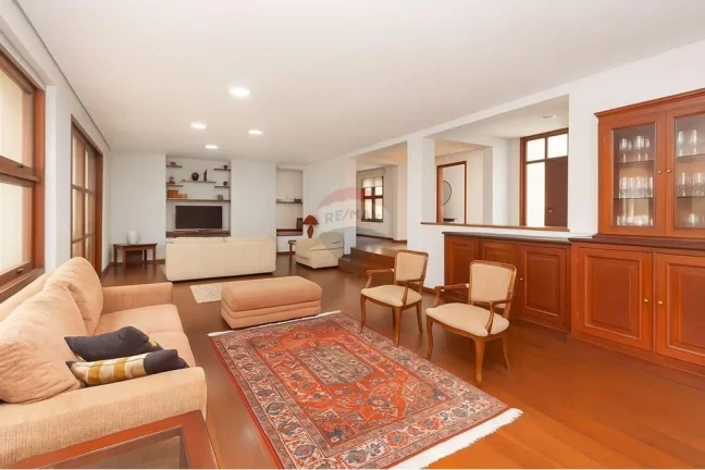 Imagem Casa com 4 suítes e 426 m² construídos, com piscina no melhor da Vila Ida