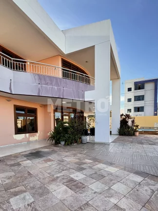 Imagem Casa à venda, orla, 6 quartos, sendo 2 suítes, piscina com cascata, gourmet