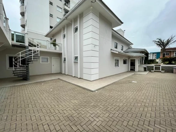 Imagem Casa 3 Dormitórios(2 S), 240,89m2 - Barreiros - São José/SC