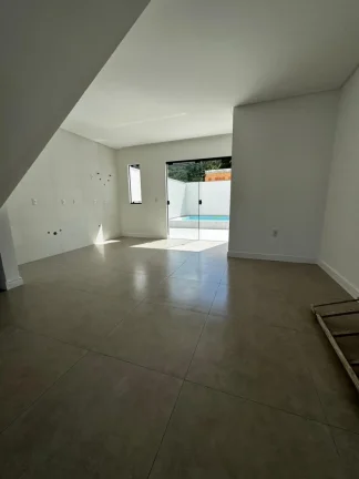 Imagem Sobrado com 2 suítes no Rio Pequeno - Camboriú