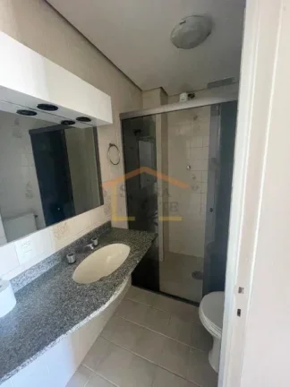 Imagem Apto 80m², 3 dormitórios, sendo 1 suíte, rico em armários, 2 banheiros, sala 2 ambientes, varand...