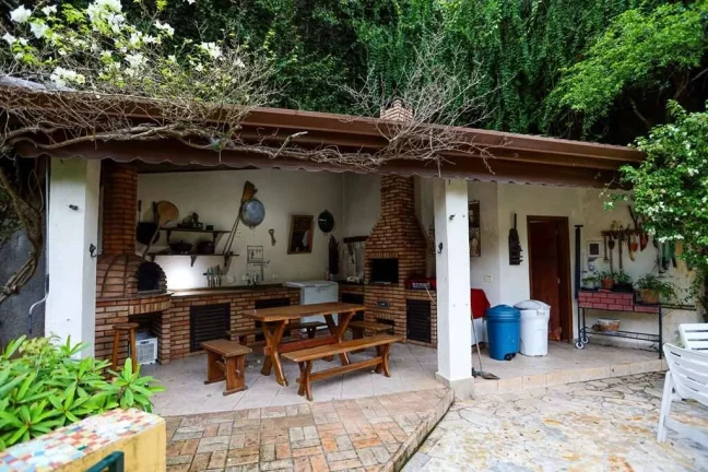 Imagem Cond Granja Viana II (Glebas IV/V) 4 sts. Rústico iluminado e espaçoso!