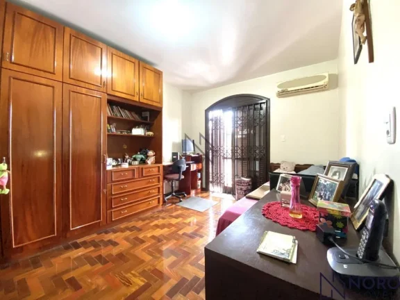 Imagem Casa à venda 4 dormitórios, 1 suíte, no Bairro Medianeira