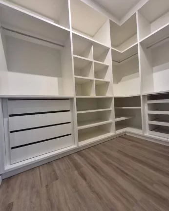 Imagem Casa com Piscina e espaço para viver.