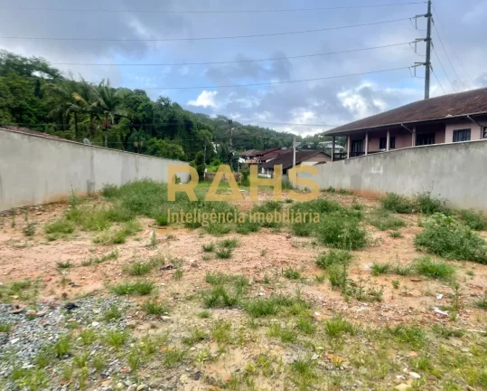 Imagem Terreno Plano à venda no Bairro Paranaguamirim em Joinville por R$450.000,00 Terreno com área tota...