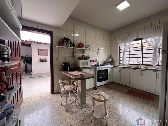 Imagem Sobrado à Venda no Alto Caiçaras – 4 Quartos, 2 Suítes e 380m² Construídos