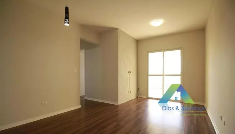 Imagem Apartamento com 3 dormitórios e 2 banheiros em Vila das Mercês/SP!