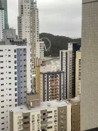 Imagem Apartamento com 4 dormitórios sendo 2 suítes, 3 vagas de garagem, no Centro de Balneário Camboriú