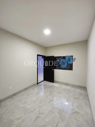 Imagem Imperdível! Casa à venda em Rio Verde-GO, Residencial Gameleira 3 quartos, 1 suíte, 1 sala, 2 vagas de garagem, 103m².