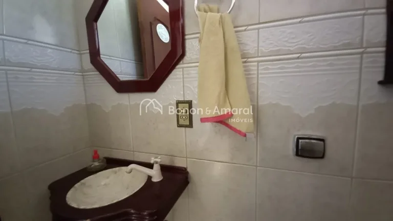 Imagem Linda casa em uma região de muito verde e tranquilidade, bolsão de chácaras perto da entrada de V...