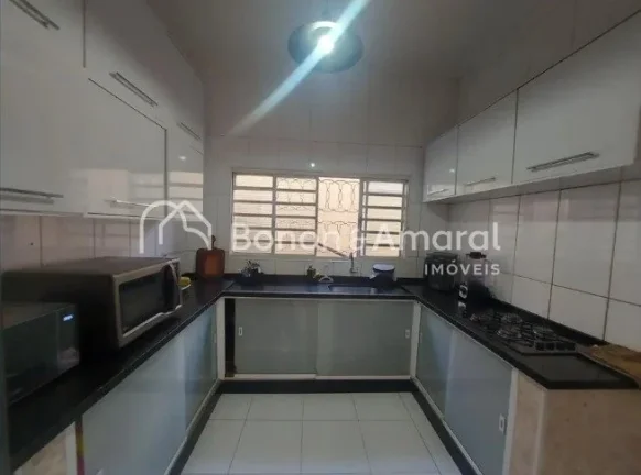 Imagem Excelente sobrado à venda no Bairro Jardim Chapadão, repleto de armários. A casa conta com três ...