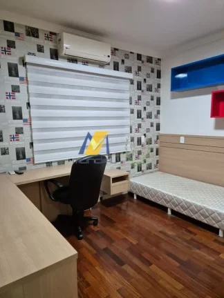 Imagem Sobrado à Venda com 300m², 3 dormitórios, 1 suíte, 2 salas e 7 vagas!!!