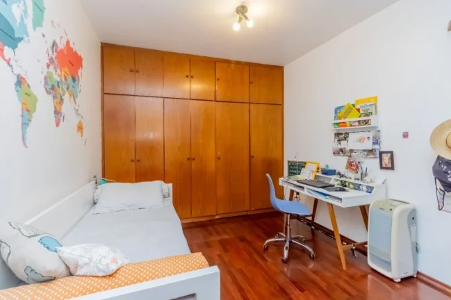 Imagem Casa City América - 383M², 3 Dorms, 3 Suítes, 2 Salas, Mobiliada, Móveis Planejados, Próximo ao Parque Toronto, Despensa, Depósito, Copa.