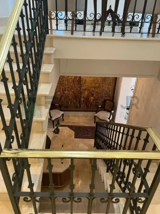 Imagem Venha conhecer esta magnífica casa disponível para aluguel, localizada no desejado bairro Jardim América, em São Paulo. Com uma área total de 1215m² e