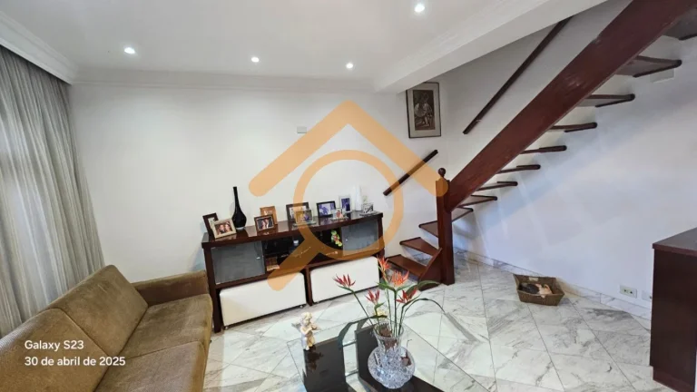 Imagem Excelente oportunidade! Casa à venda em São Paulo-SP, Vila Santana, com 3 quartos, 2 banheiros, 2 vagas de garagem e 132m².