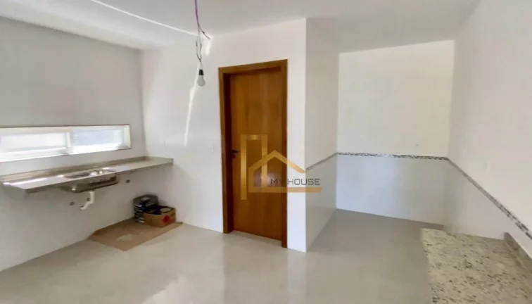 Imagem Casa Linear Com 3 Quartos, Suíte e Quintal a Venda em Albuquerque - Teresópolis-RJ.