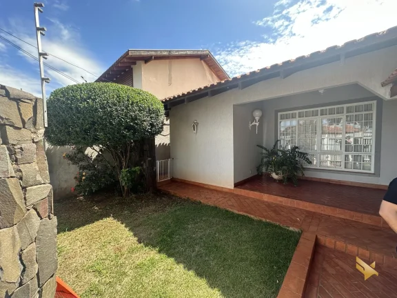 Imagem Casa 361m² em Terreno de 829m² – Campo Grande – 3 Suítes, 6 Banheiros, Energia S