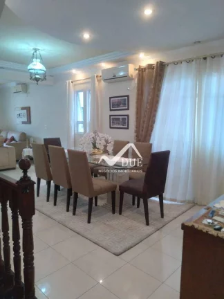 Imagem Sobrado com 3 dormitórios com piscina à venda, 274 m² por R$ 1.600.000 - Embaré - Santos/SP
