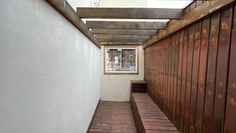 Imagem Casa à venda no Fabrício, Uberaba: 3 dormitórios, churrasqueira e móveis planejados.