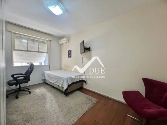 Imagem Ótimo Apartamento 2 dormitórios mais dependência na quadra da praia Aparecida em Santos