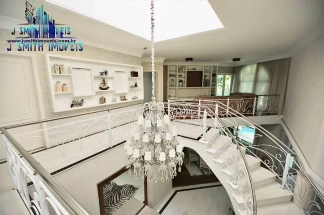 Imagem Belíssima casa em um dos melhores condomínios de alto padrão na Granja Viana!

 1 MILHÃO ABAIXO ...