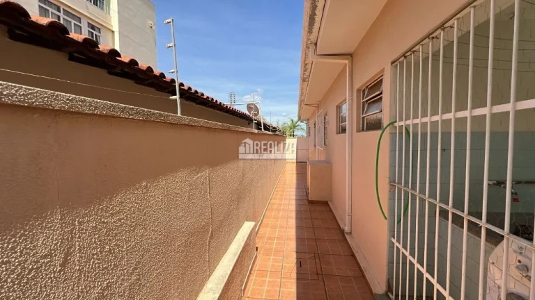 Imagem Casa à venda no bairro Vila Olímpica, Uberaba - 3 dormitórios, suíte, sacada e quintal!