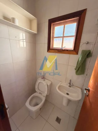 Imagem Casa com 2 dormitórios, quintal e energia sustentável à venda
