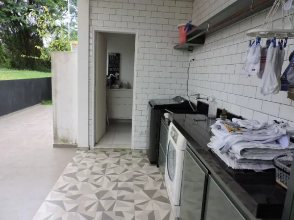 Imagem CASA COM 3 SUÍTES, E CAMPO DE FUTEBOL, 350 M² - VENDA OU LOCAÇÃO.