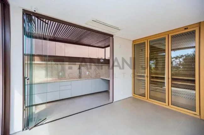 Imagem Casa nova de alto padrão em Condomínio na Cidade Jardim - 4 quartos, 4 suítes, 4 salas, 6 banheiros, 3 vagas de garagem - São Paulo-SP