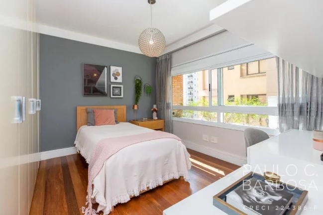 Imagem Rua Araguari com 3 Suítes - 4 Vagas - 243m²
